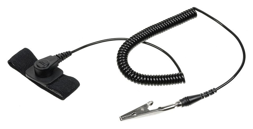 gpu-anti-static-strap used to prevent gpu upgrade mistakes from static electricity