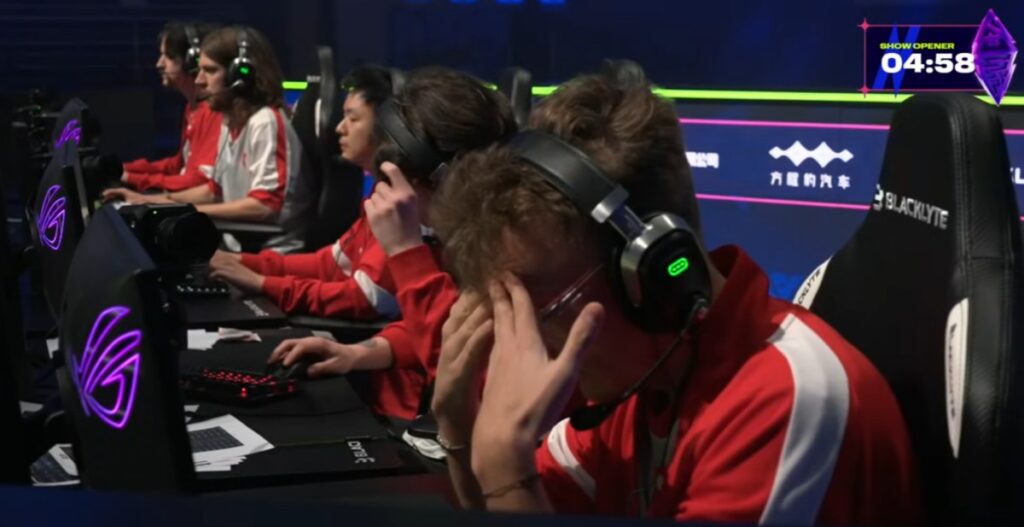 gamers playing online mmorpgs on older gaming pcs